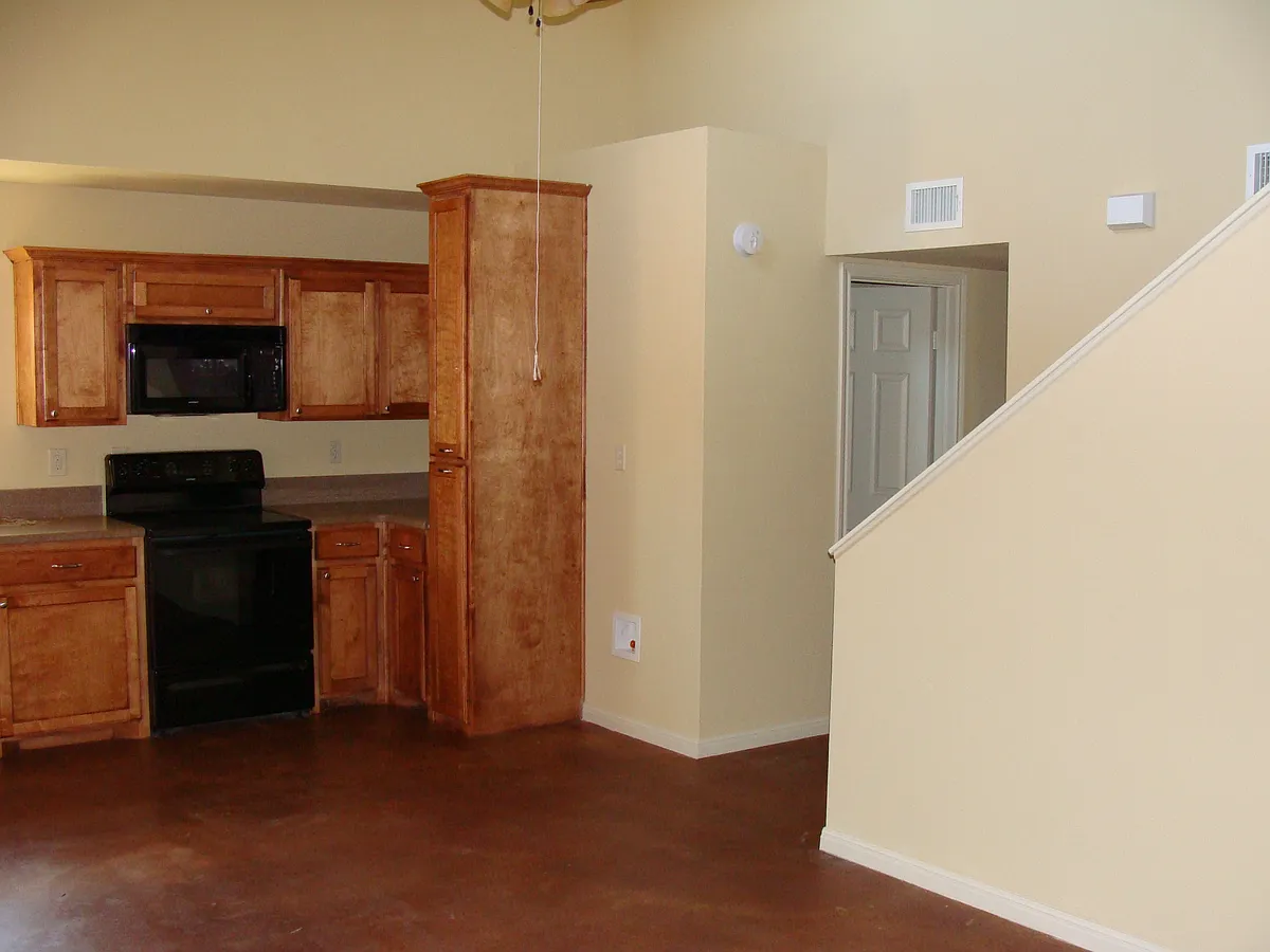 Building Photo - 113 Meadow Park Cir