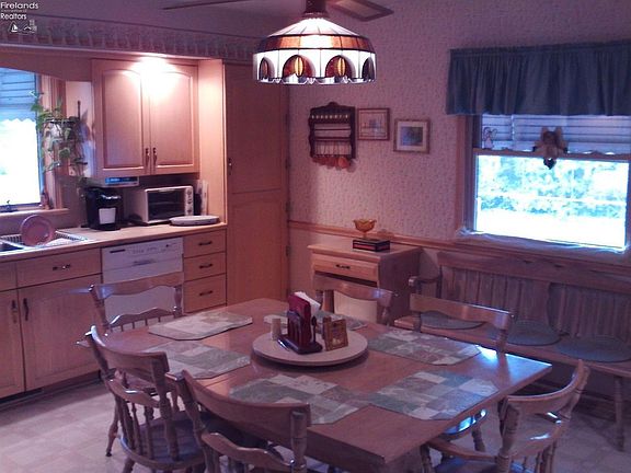 2nd image of 3821 Matthes Ave
