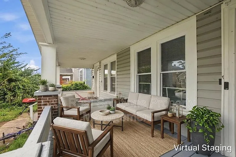 3 bed, 1.0 bath, 1175 sqft, $1,250 — Photo 2