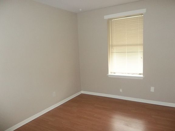 3rd image of 510 19th St NE