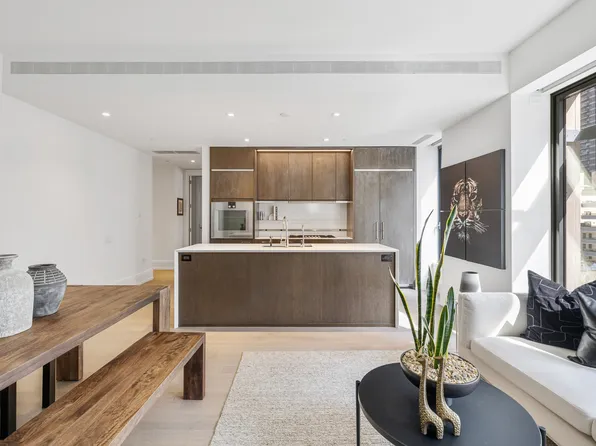 301 East 50th Street image 2 of 16