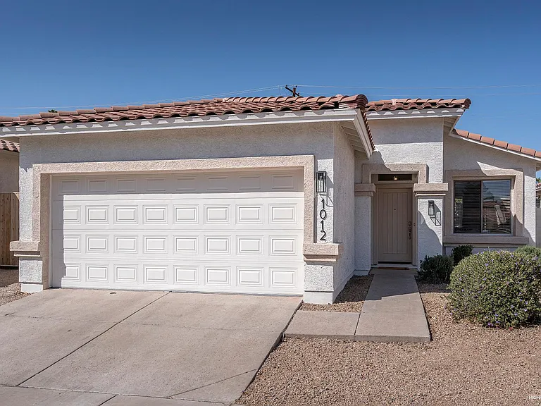 1012 E Susan Ln — Photo 16