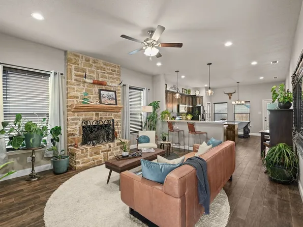 212 McKittrick Ln, Godley, TX 76044