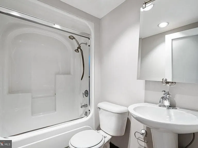 7 N Columbus Blvd #223 — Photo 20