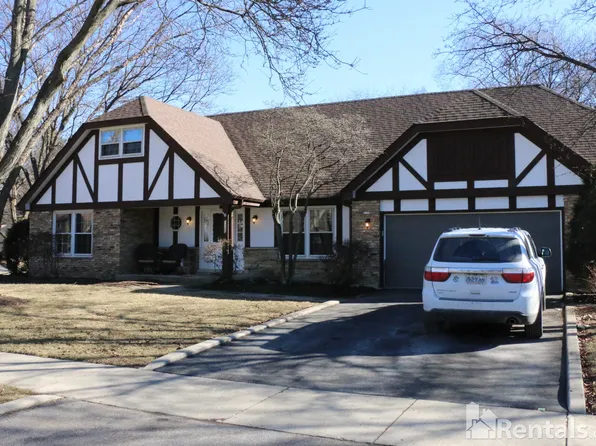 1120 Nashua Dr, Naperville, IL 60540