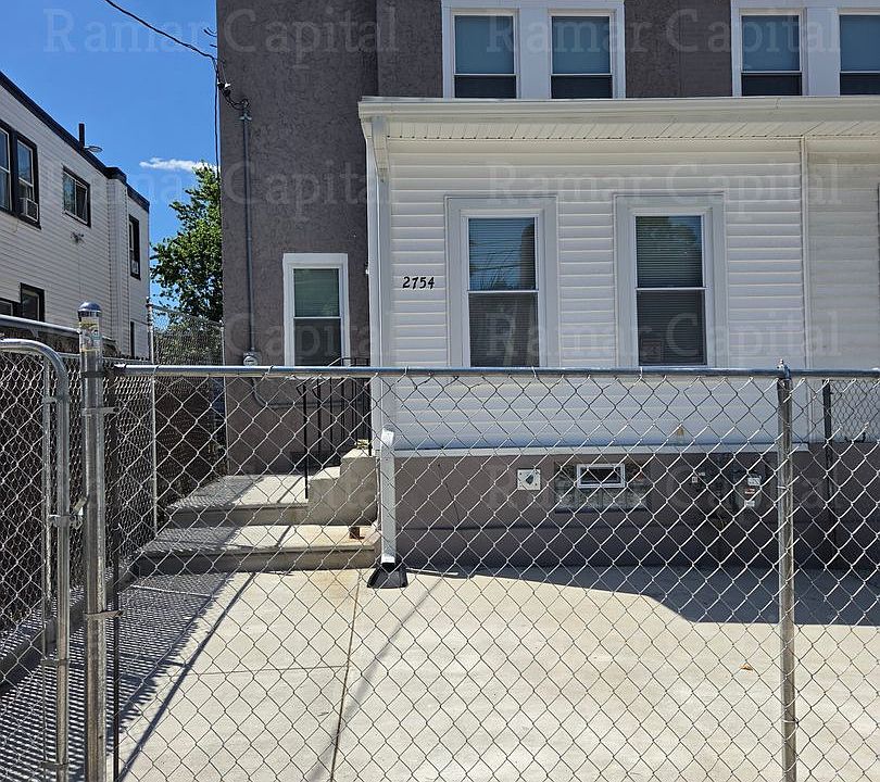 1st image of 2754 Mickle St