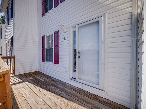 3rd image of 41 Tulip Grove Cir APT 4