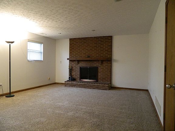 3rd image of 3853 Schroeder Dr