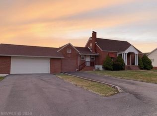 183 White Oak Lake Rd, Peterstown, WV 24963