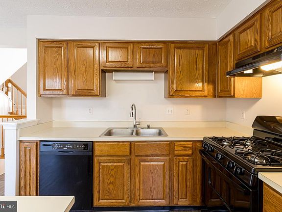 4th image of 150 Foxview Dr
