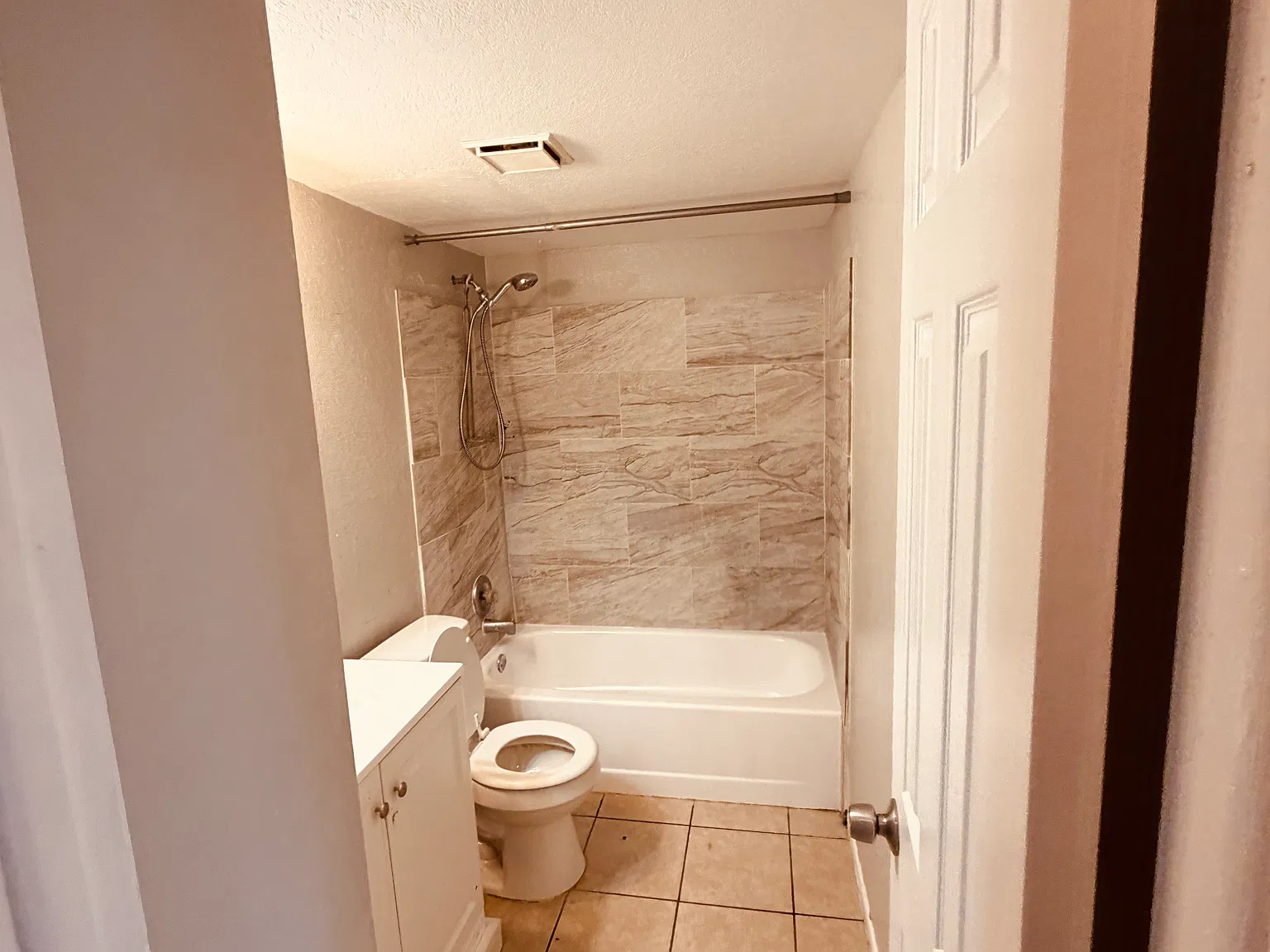 2 bed, 850 sqft, $1,249 — Photo 3