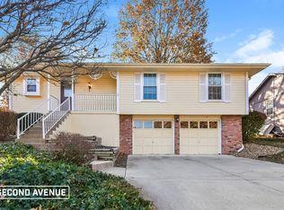 716 SE Shamrock Ln, Blue Springs, MO 64014