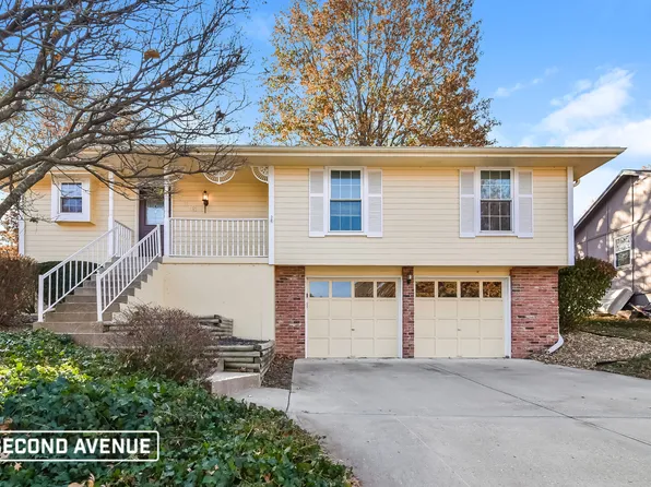 716 SE Shamrock Ln, Blue Springs, MO 64014