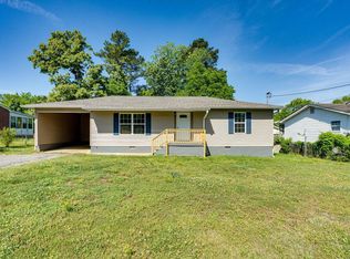 1313 Raydine Ln, Rossville, GA 30741
