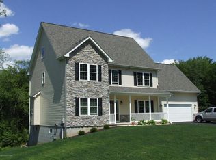 28 Autumn Dr, Mountain Top, PA 18707