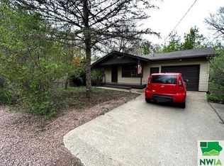 3420 Broken Kettle Rd, Sioux City, IA 51104