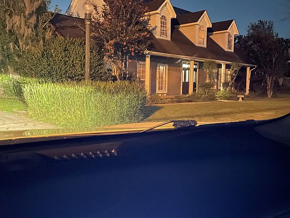 3rd image of 2561 Crestwood Rd