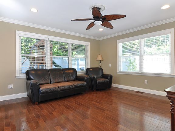 4th image of 38 Riverview Ave