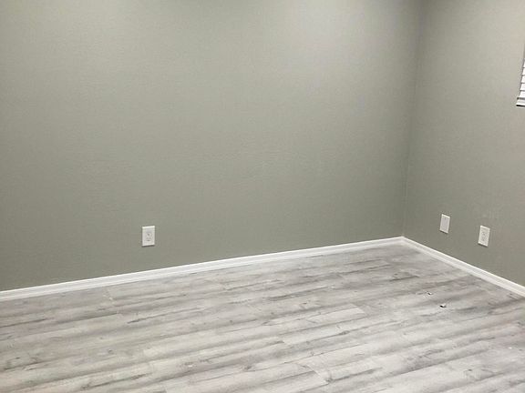 3rd image of 2626 E Don Carlos Ave