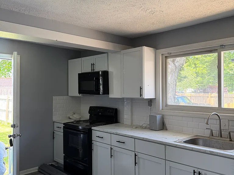 2824 Brookside Ave — Photo 7