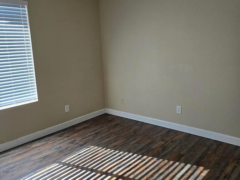 9002 W Roma Ave — Photo 8