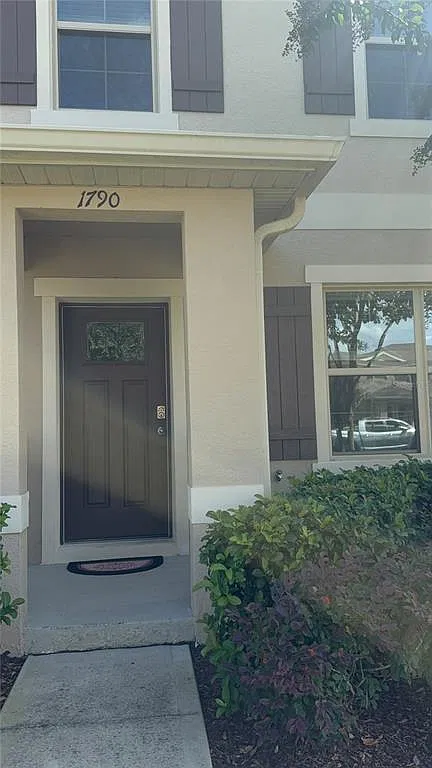 3 bed, 2.5 bath, 1569 sqft, $2,400 — Photo 2