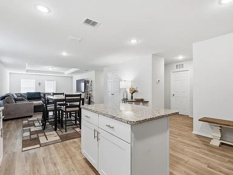 10101 Newtown Dr — Photo 6