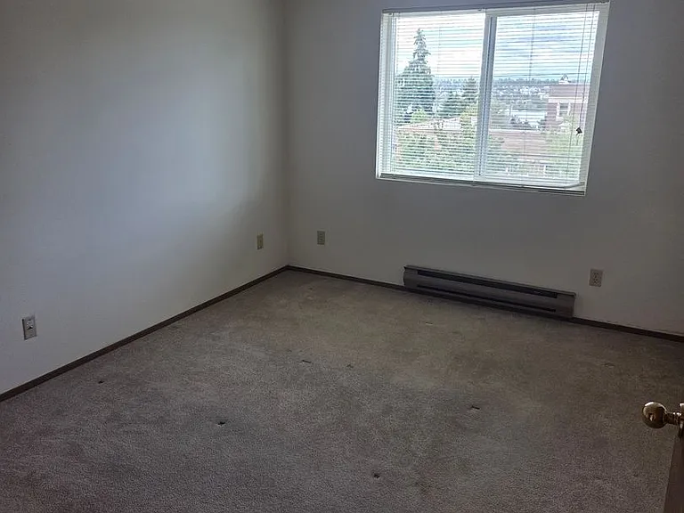 6215 Phinney Ave. N — Photo 8