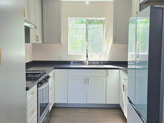 5th image of 1324 3/4 Carroll Ave