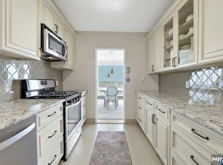 6 Horizon Rd APT 2207, Fort Lee, NJ 07024