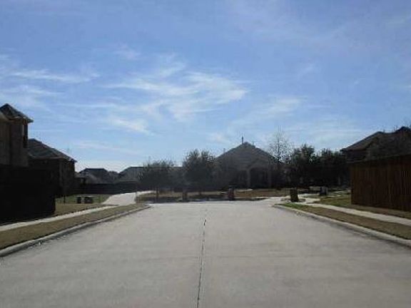 Exterior Neighborhood (street photo)