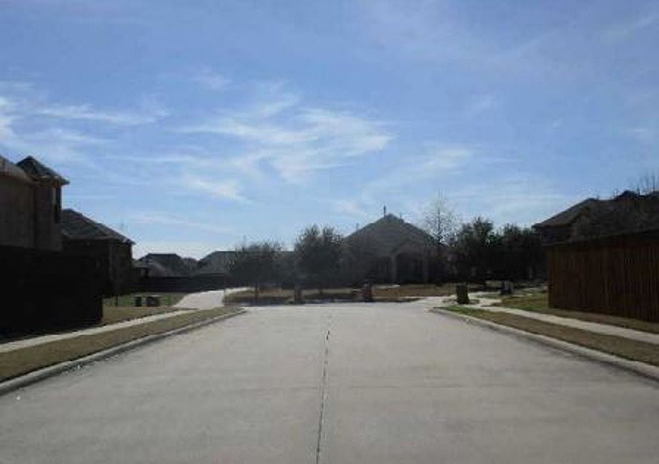 Exterior Neighborhood (street photo)