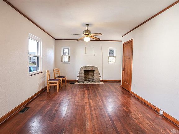 2nd image of 2917 Revere Ave
