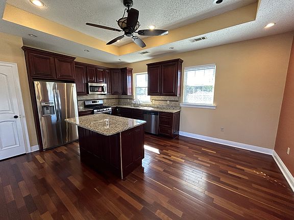 5th image of 61 Packenham Ave