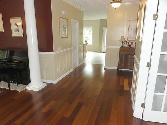 4th image of 255 Westmoreland Ln