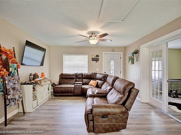 4th image of 3704 King Dr