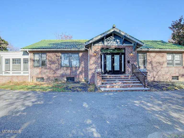 589 Westwood Ave — Photo 5