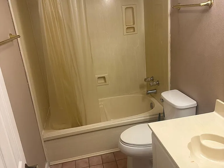 2701 Rue Saint Martin #C — Photo 10