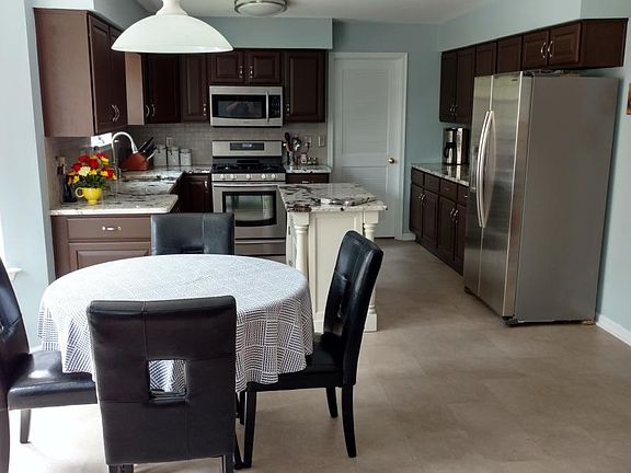 Breakfast and Kitchen Area