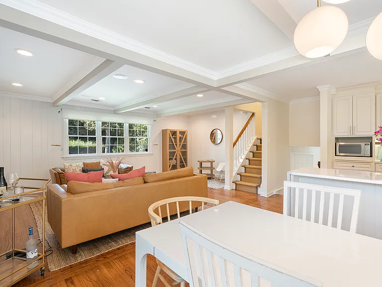 44 Midhampton Ave — Photo 9