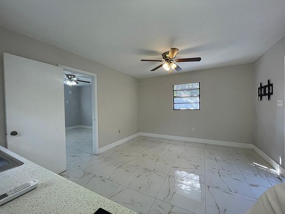 5th image of 945 NW 33rd Ave