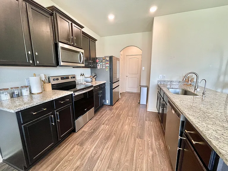 1327 Amy Dr — Photo 6