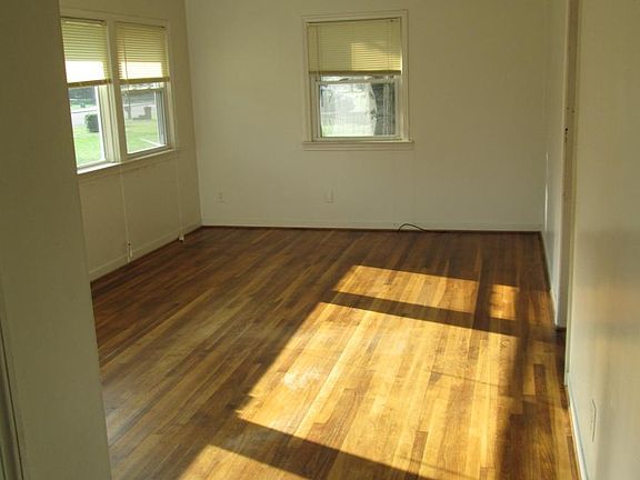 3rd image of 4809 Sanburne Pkwy