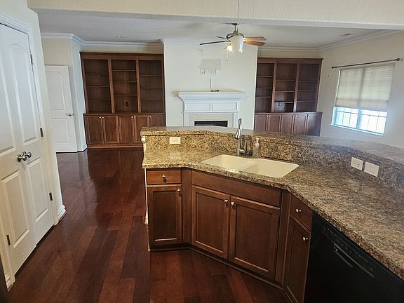 3rd image of 1008 Horton Pl