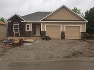 1609 NW Pond Ave, Grain Valley, MO 64029