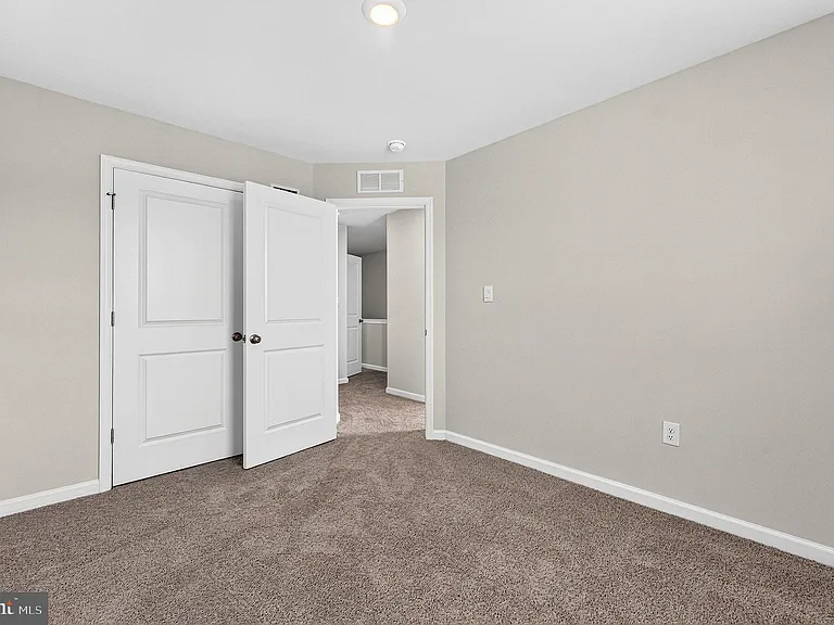 120 Essex Dr — Photo 19