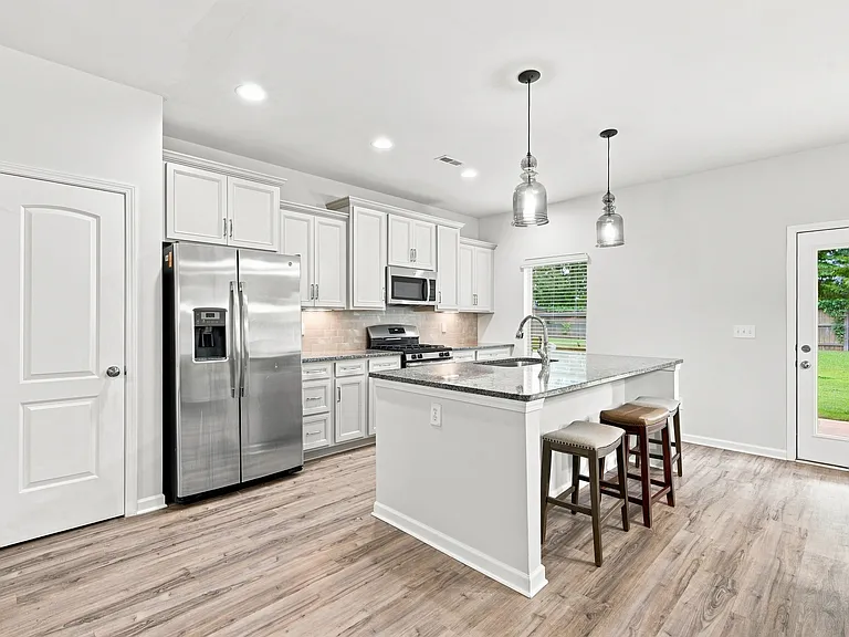 120 Sherwin Ave — Photo 2