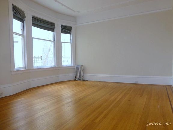 3rd image of 1590 Sacramento St #28