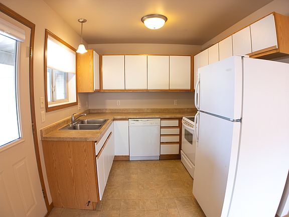 2nd image of 3913 Sterling Dr