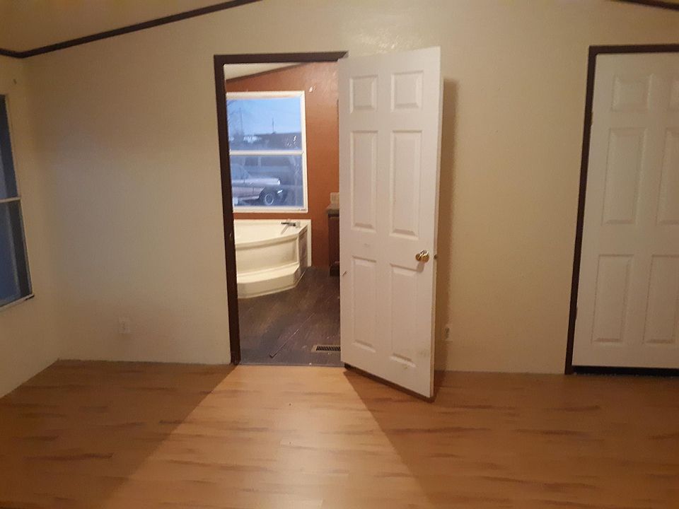 2nd image of 16500 Russ Rd